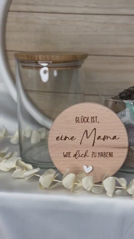 Geschenk für Mama – Vorratsglas mit Gravur – Glück ist Mama – Glas mit Holzdeckel – liebevolles Mutter Geschenk, Muttertagsgeschenk
