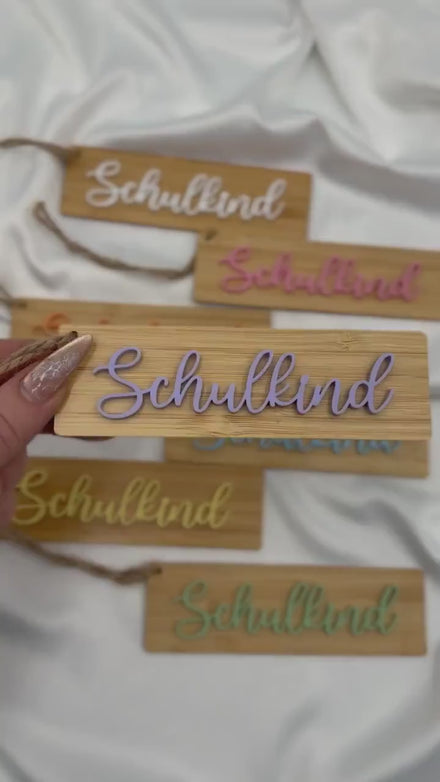 Lesezeichen zur Einschulung aus Bambus – Schulkind Lesezeichen mit Acryl Schrift – Geschenk für Erstklässler & Schulanfang