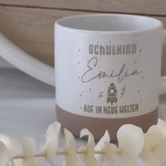 Schulkind Tasse mit Name & Rakete – Geschenk Einschulung – personalisierte Keramiktasse – Auf in neue Welten –  Schulkind 2025, Schultüte