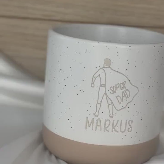 Super Dad Tasse mit Name – Vatertagsgeschenk Papa – personalisierte Keramiktasse – Superheld Grafik – Geschenk Vatertag – 360 ml