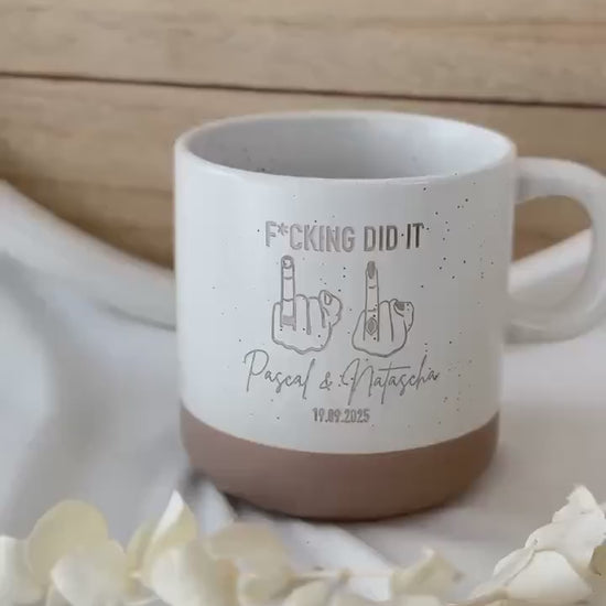 F*cking Did It Tasse personalisiert – Hochzeitsgeschenk – Verlobung Geschenk – lustiges Hochzeitsgeschenk – personalisierte Tasse Hochzeit
