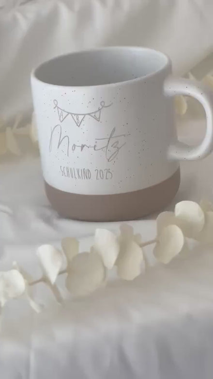 Tasse Schulkind 2025 mit Name & ABC-Girlande – Geschenk Einschulung – personalisiert graviert – Kindertasse Schulanfang – 360 ml