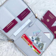Personalisierter Travelorganizer - Blumenkranz I Reiseorganizer | Reisepass | Reise Geschenk | Flitterwochen I Hochzeitsgeschenk