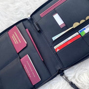 Personalisierter Travelorganizer - Blumenkranz I Reiseorganizer | Reisepass | Reise Geschenk | Flitterwochen I Hochzeitsgeschenk