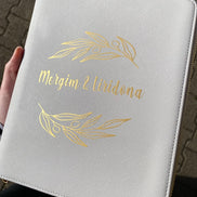 Personalisierter Travelorganizer - Blumenkranz I Reiseorganizer | Reisepass | Reise Geschenk | Flitterwochen I Hochzeitsgeschenk