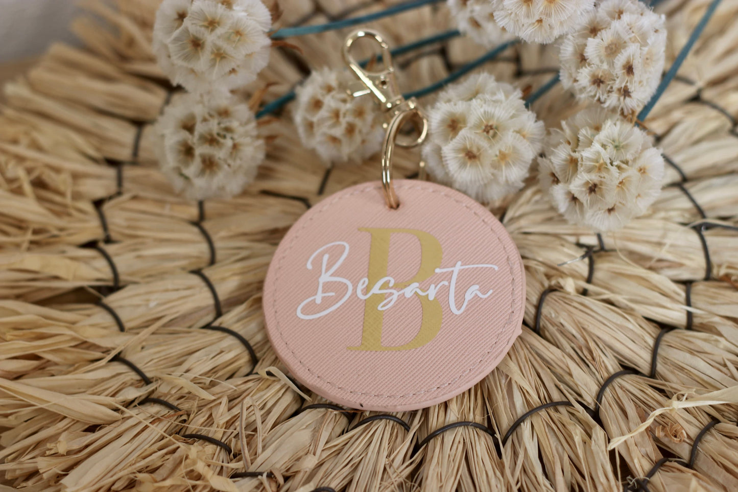 Personalisierter Schlüsselanhänger mit Buchstabe und Name - Kleines Geschenk - Weihnachten Ostern Geburtstag - Mama Oma Schwester