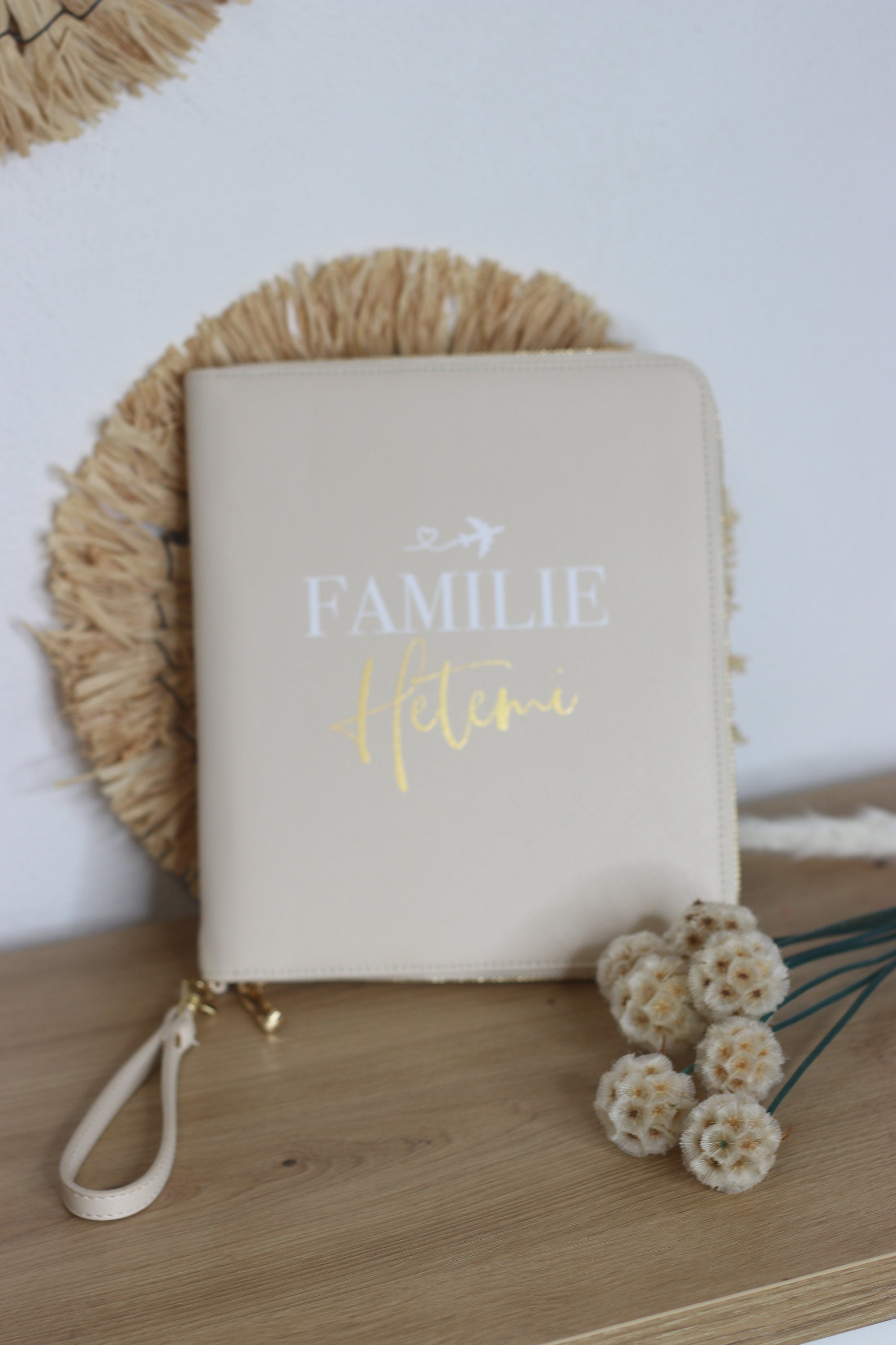 Personalisierter Travel Organizer für die Reise - Beige, Schwarz oder Grau - Passhülle - Weihnachten - Geschenk - Flitterwochen