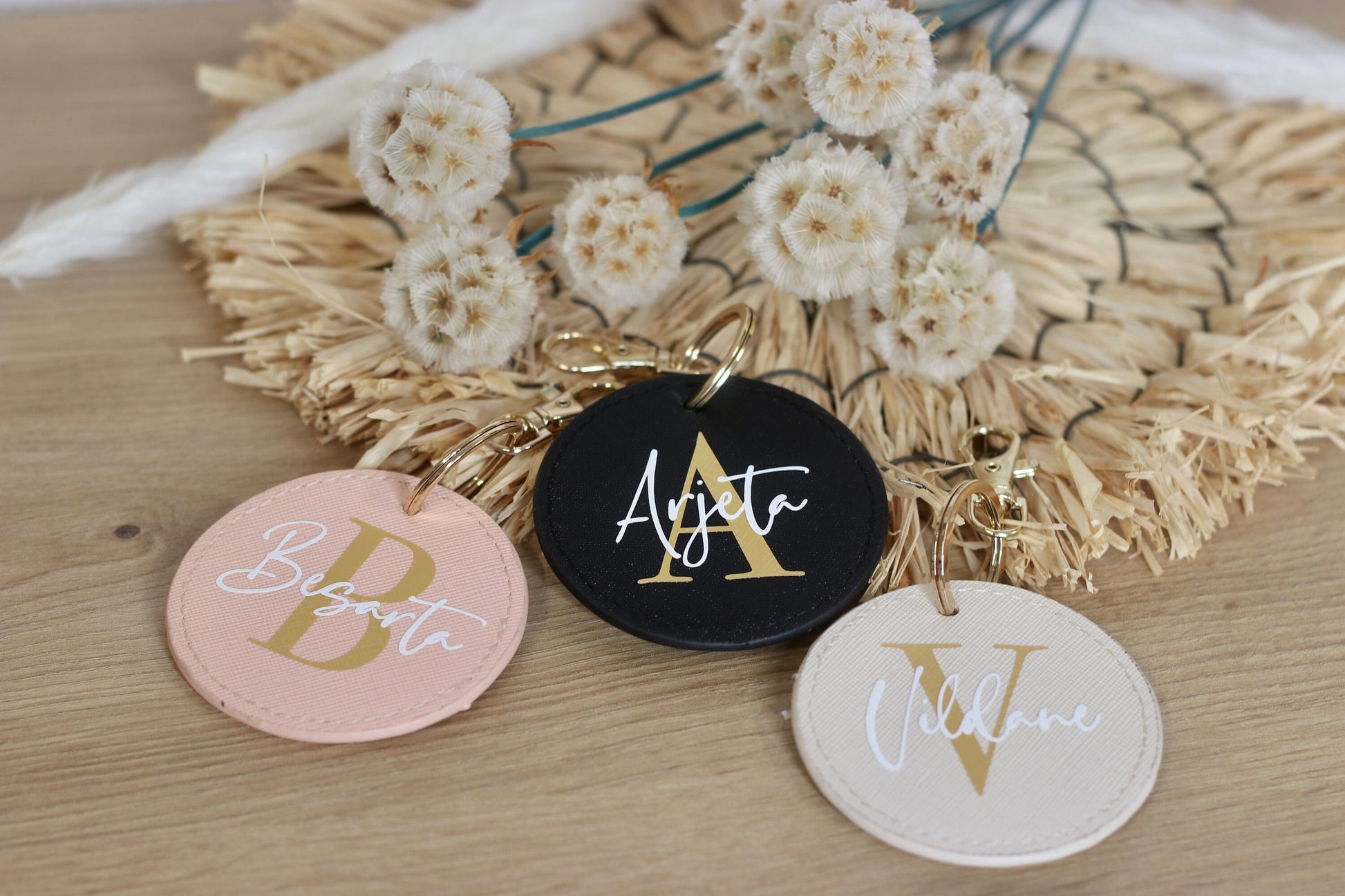 Personalisierter Schlüsselanhänger mit Buchstabe und Name - Kleines Geschenk - Weihnachten Ostern Geburtstag - Mama Oma Schwester