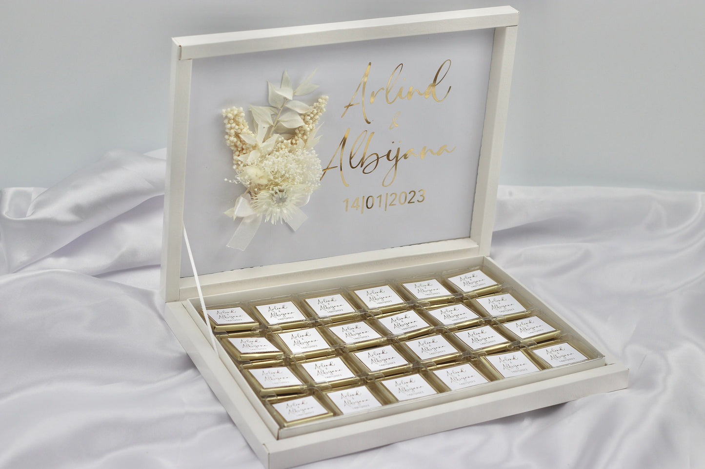 Gastgeschenk Hochzeit Verlobung Schokobox mit Trockenblumen Weiß Gold Geburtstag personalisiert mit Namen