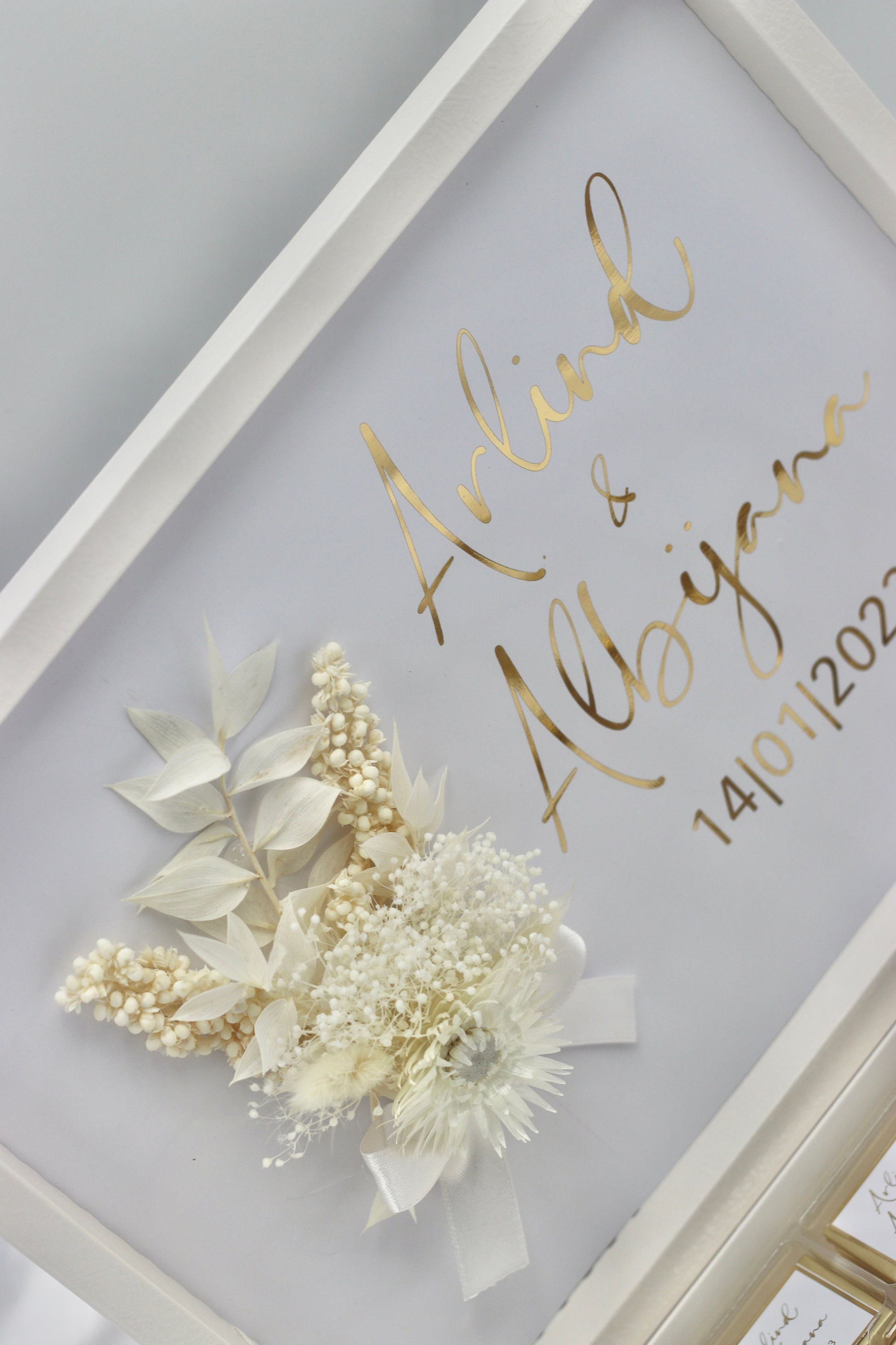 Gastgeschenk Hochzeit Verlobung Schokobox mit Trockenblumen Weiß Gold Geburtstag personalisiert mit Namen