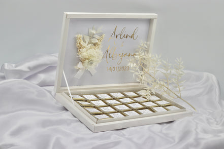 Gastgeschenk Hochzeit Verlobung Schokobox mit Trockenblumen Weiß Gold Geburtstag personalisiert mit Namen