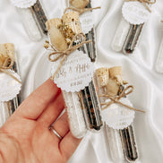Gastgeschenk Reagenzglas „wir gehören zusammen wie Salz & Pfeffer“ personalisiert - Wedding favor