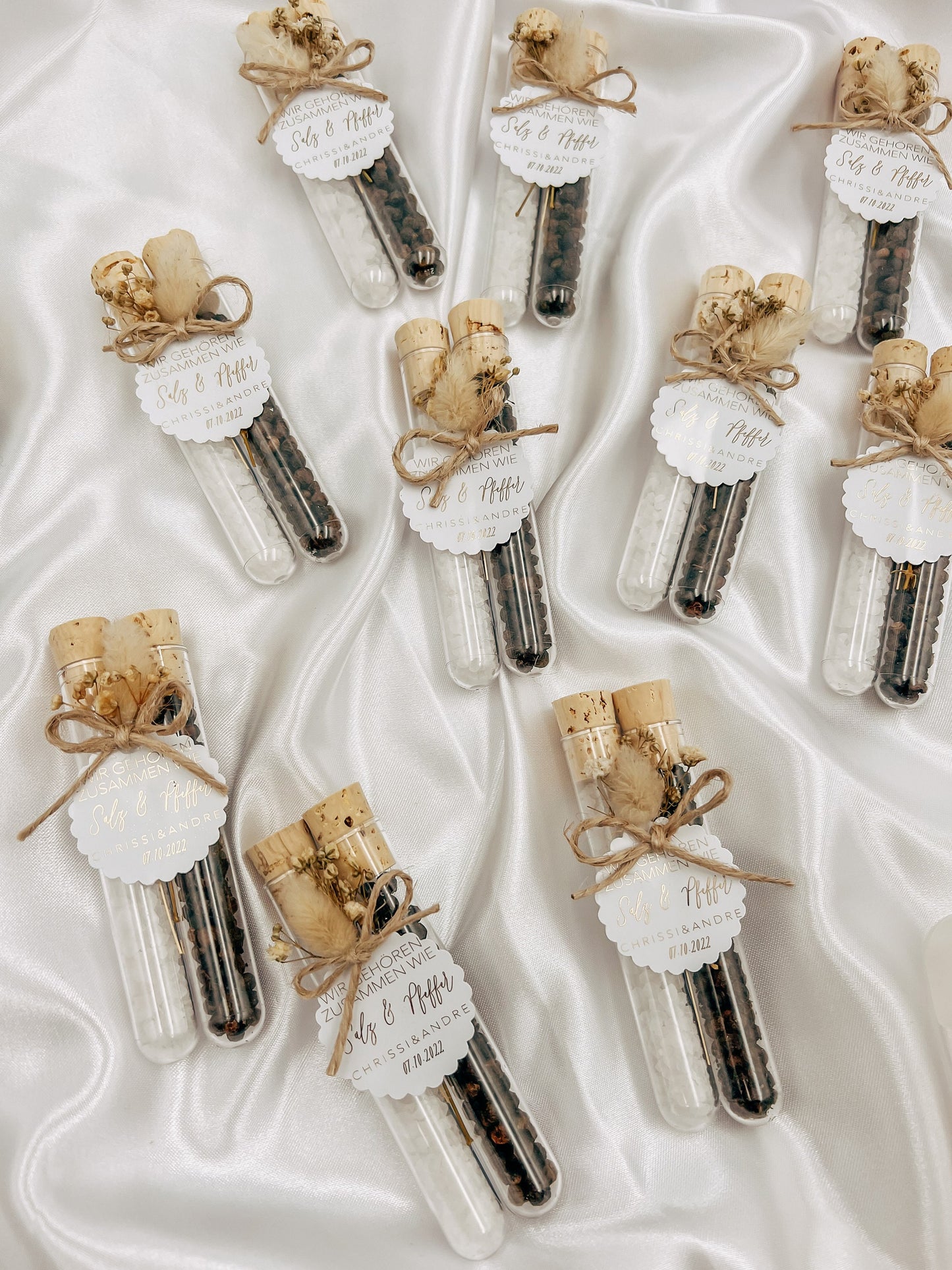 Gastgeschenk Reagenzglas „wir gehören zusammen wie Salz & Pfeffer“ personalisiert - Wedding favor