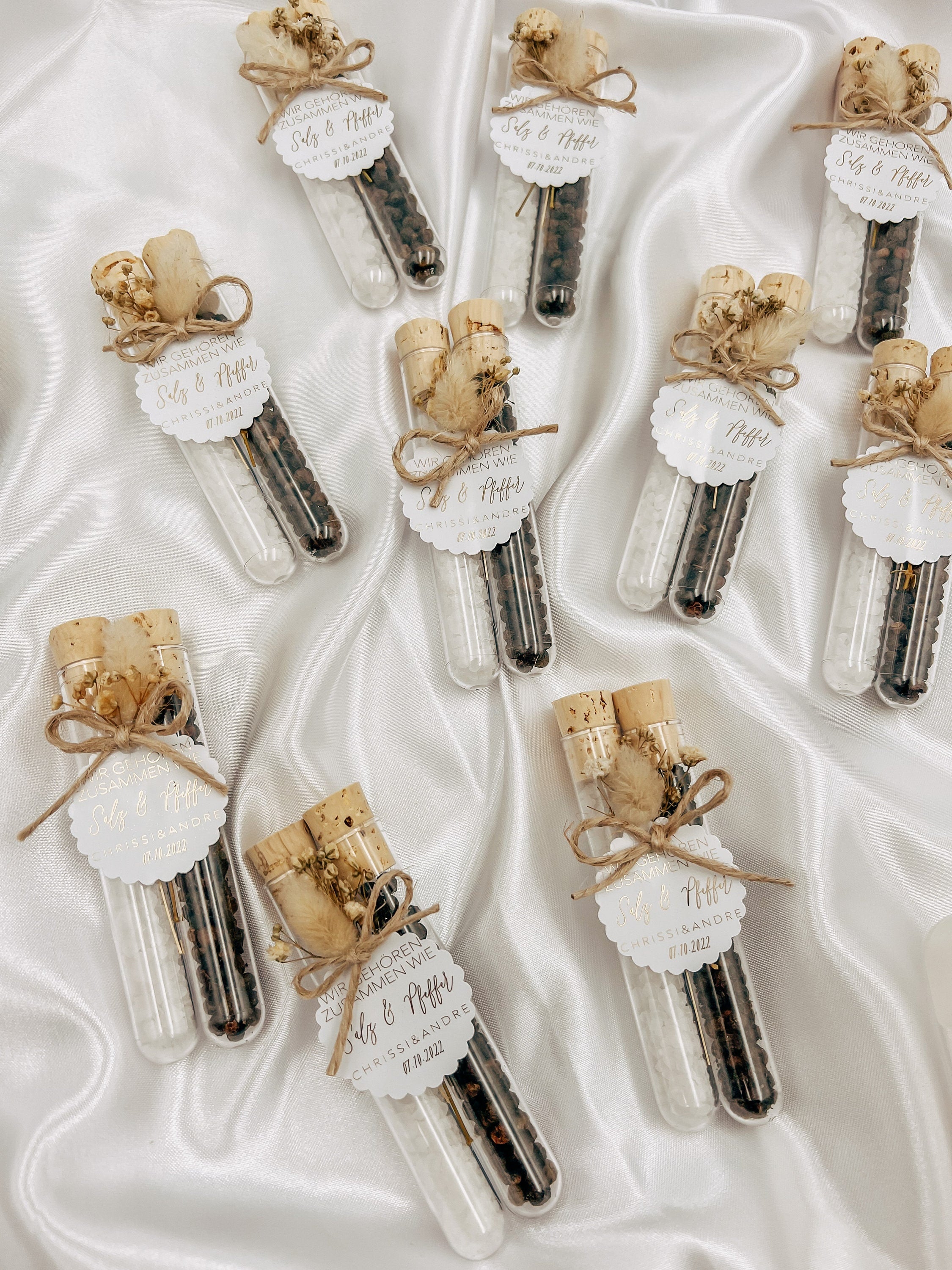 Gastgeschenk Reagenzglas „wir gehören zusammen wie Salz & Pfeffer“ personalisiert - Wedding favor
