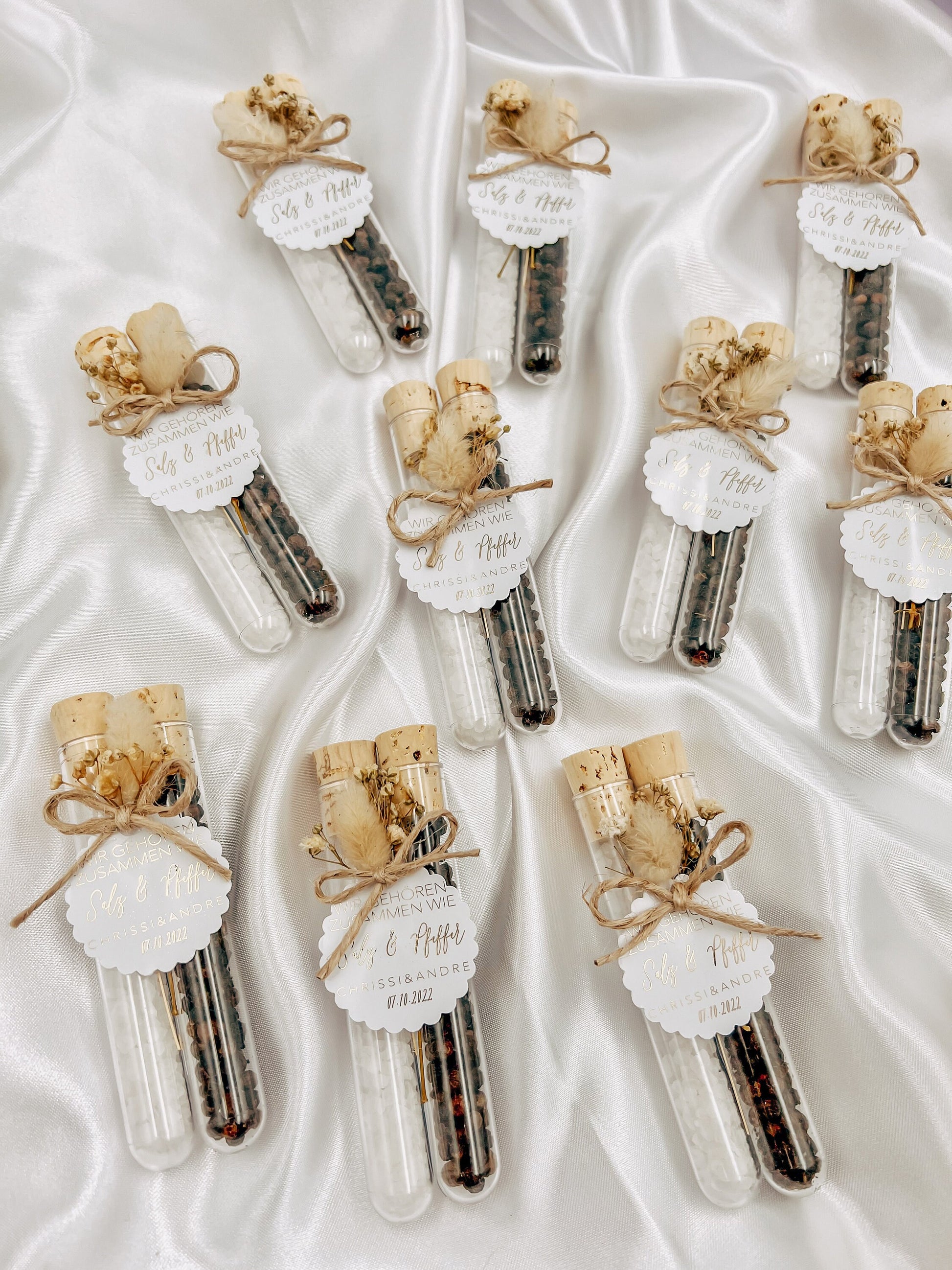 Gastgeschenk Reagenzglas „wir gehören zusammen wie Salz & Pfeffer“ personalisiert - Wedding favor