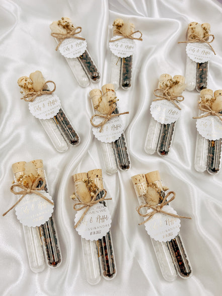 Gastgeschenk Reagenzglas „wir gehören zusammen wie Salz & Pfeffer“ personalisiert - Wedding favor