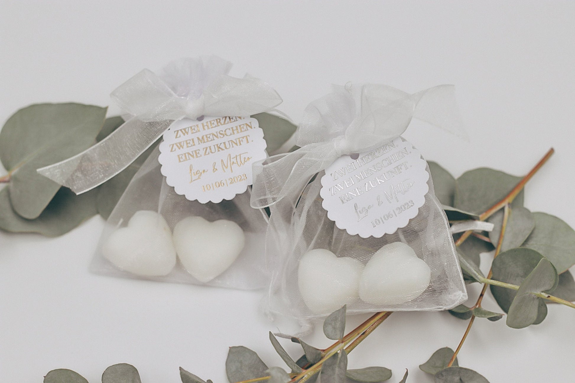 Gastgeschenk Hochzeit personalisiert "Zwei Herzen. Zwei Menschen. Eine Zukunft." Gold oder silber. Herz Seife