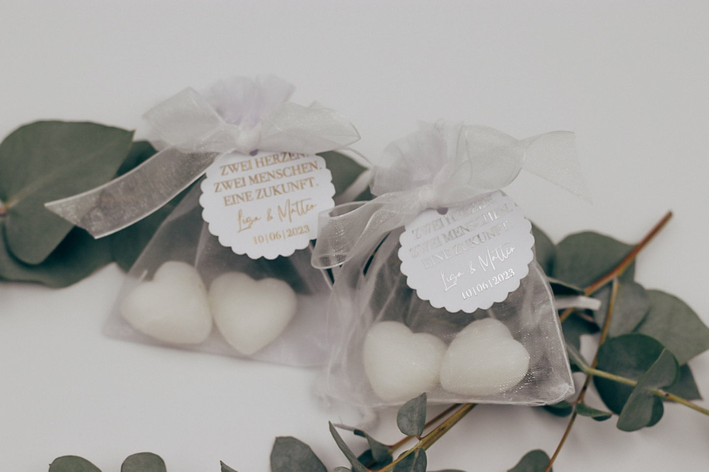 Gastgeschenk Hochzeit personalisiert "Zwei Herzen. Zwei Menschen. Eine Zukunft." Gold oder silber. Herz Seife