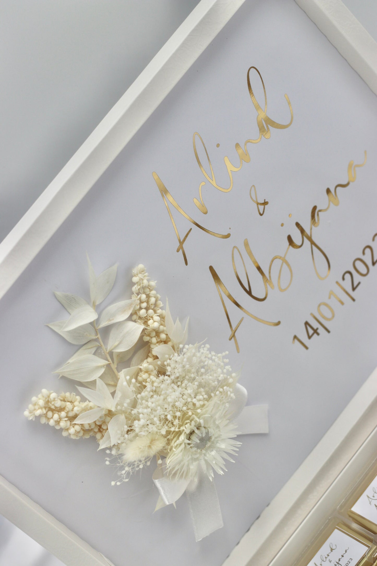 Gastgeschenk Hochzeit Verlobung Schokobox mit Trockenblumen Weiß Gold Geburtstag personalisiert mit Namen