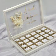 Gastgeschenk Hochzeit Verlobung Schokobox mit Trockenblumen Weiß Gold Geburtstag personalisiert mit Namen
