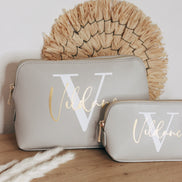 Personalisierte Kosmetiktasche mit Initial und Name - Make-up Tasche - Geschenk Frau Mama Schwester - Trauzeugin Brautjungfer