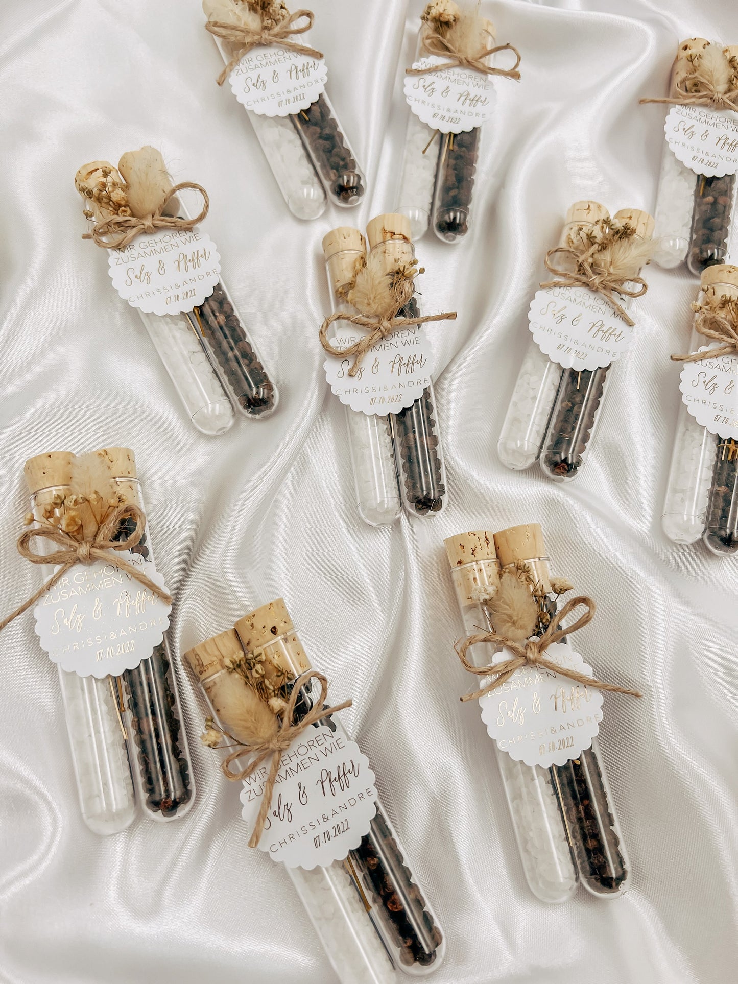 Gastgeschenk Reagenzglas „wir gehören zusammen wie Salz & Pfeffer“ personalisiert - Wedding favor