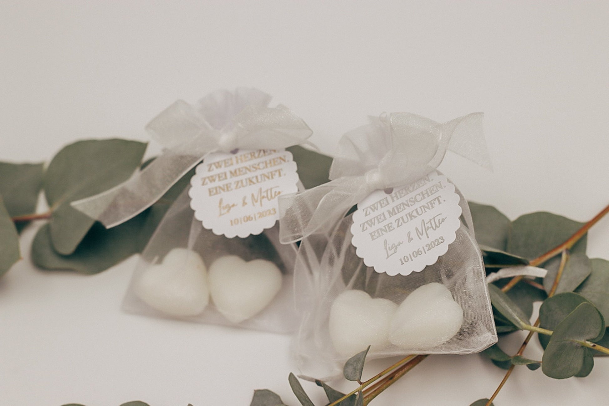 Gastgeschenk Hochzeit personalisiert "Zwei Herzen. Zwei Menschen. Eine Zukunft." Gold oder silber. Herz Seife