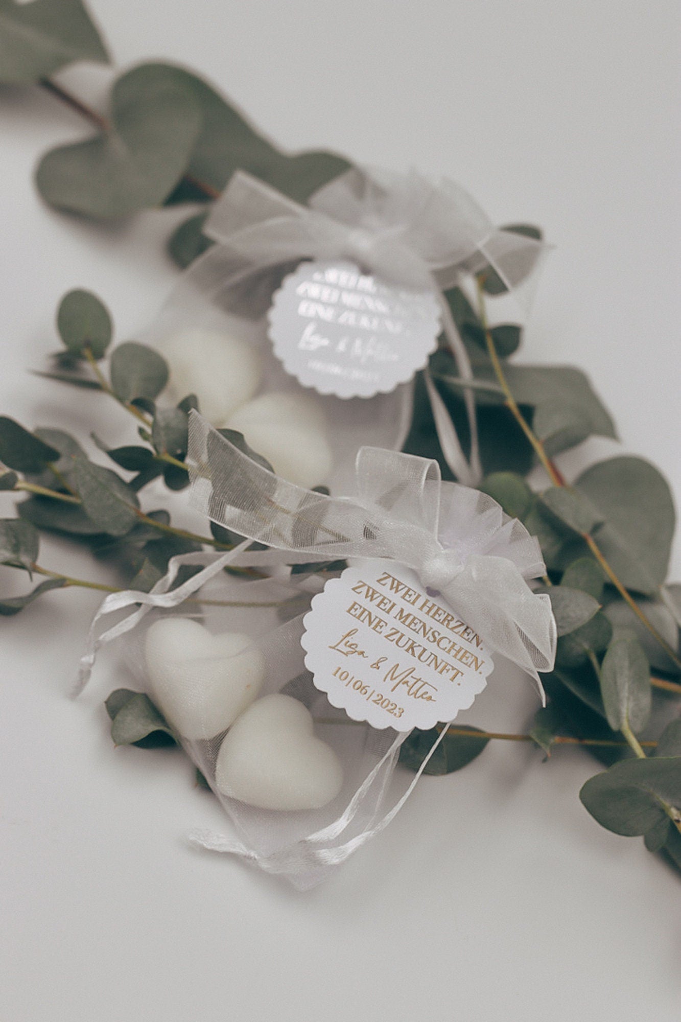 Gastgeschenk Hochzeit personalisiert "Zwei Herzen. Zwei Menschen. Eine Zukunft." Gold oder silber. Herz Seife