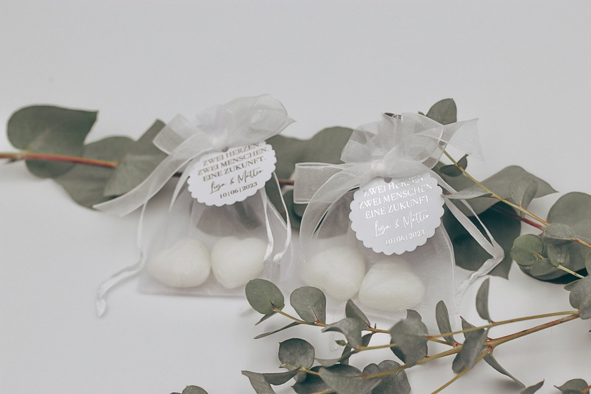 Gastgeschenk Hochzeit personalisiert "Zwei Herzen. Zwei Menschen. Eine Zukunft." Gold oder silber. Herz Seife