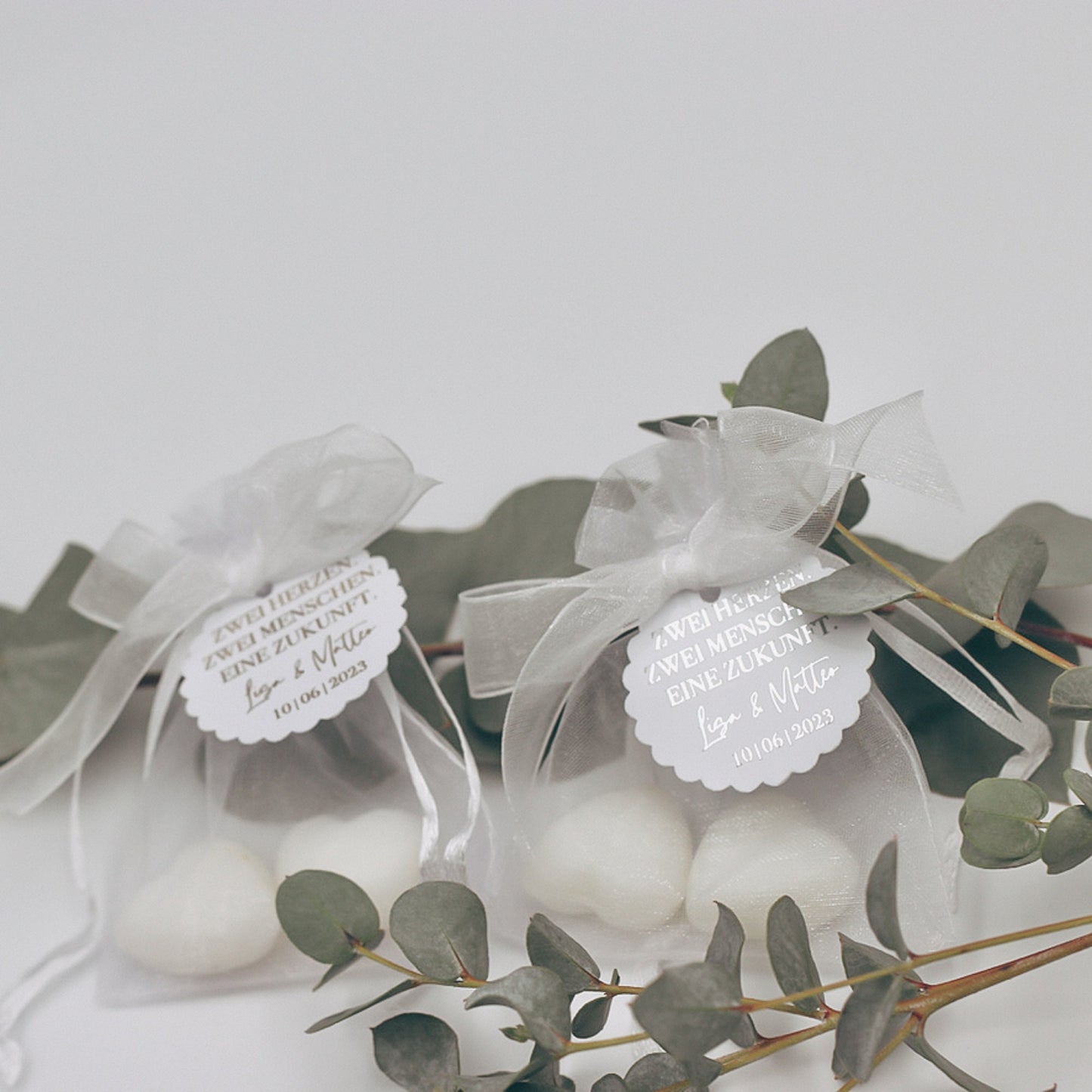 Gastgeschenk Hochzeit personalisiert "Zwei Herzen. Zwei Menschen. Eine Zukunft." Gold oder silber. Herz Seife
