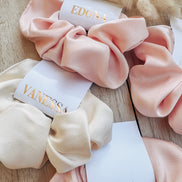 Scrunchies personalisiert - kleines Geschenk für die Freundin, Trauzeugin oder Team Bride -
