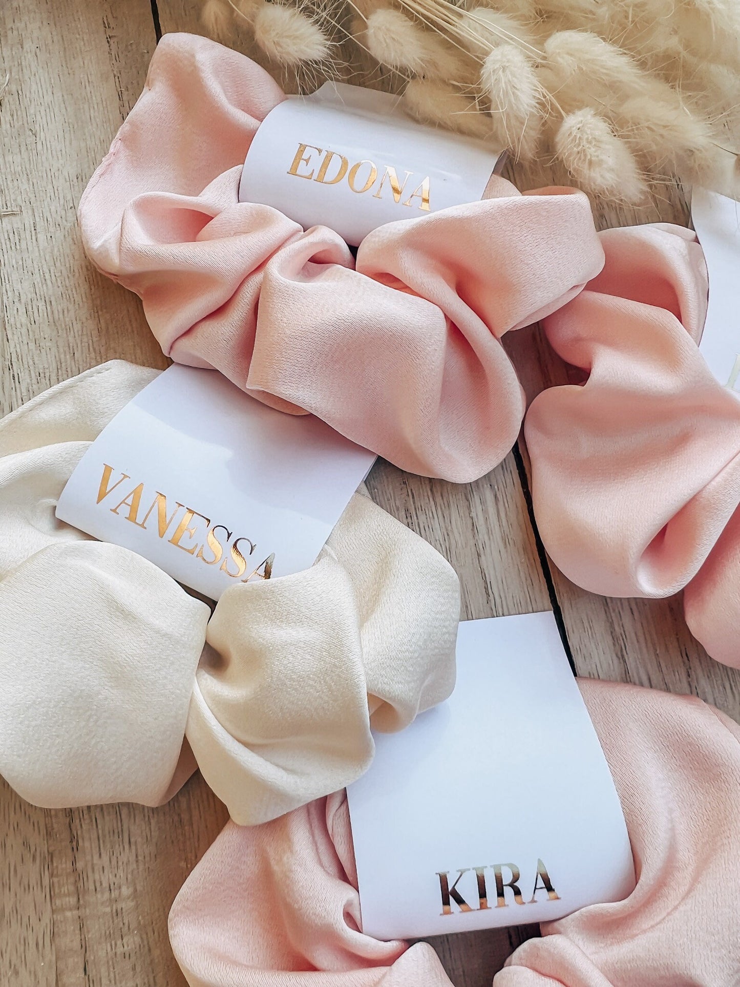 Scrunchies personalisiert - kleines Geschenk für die Freundin, Trauzeugin oder Team Bride -