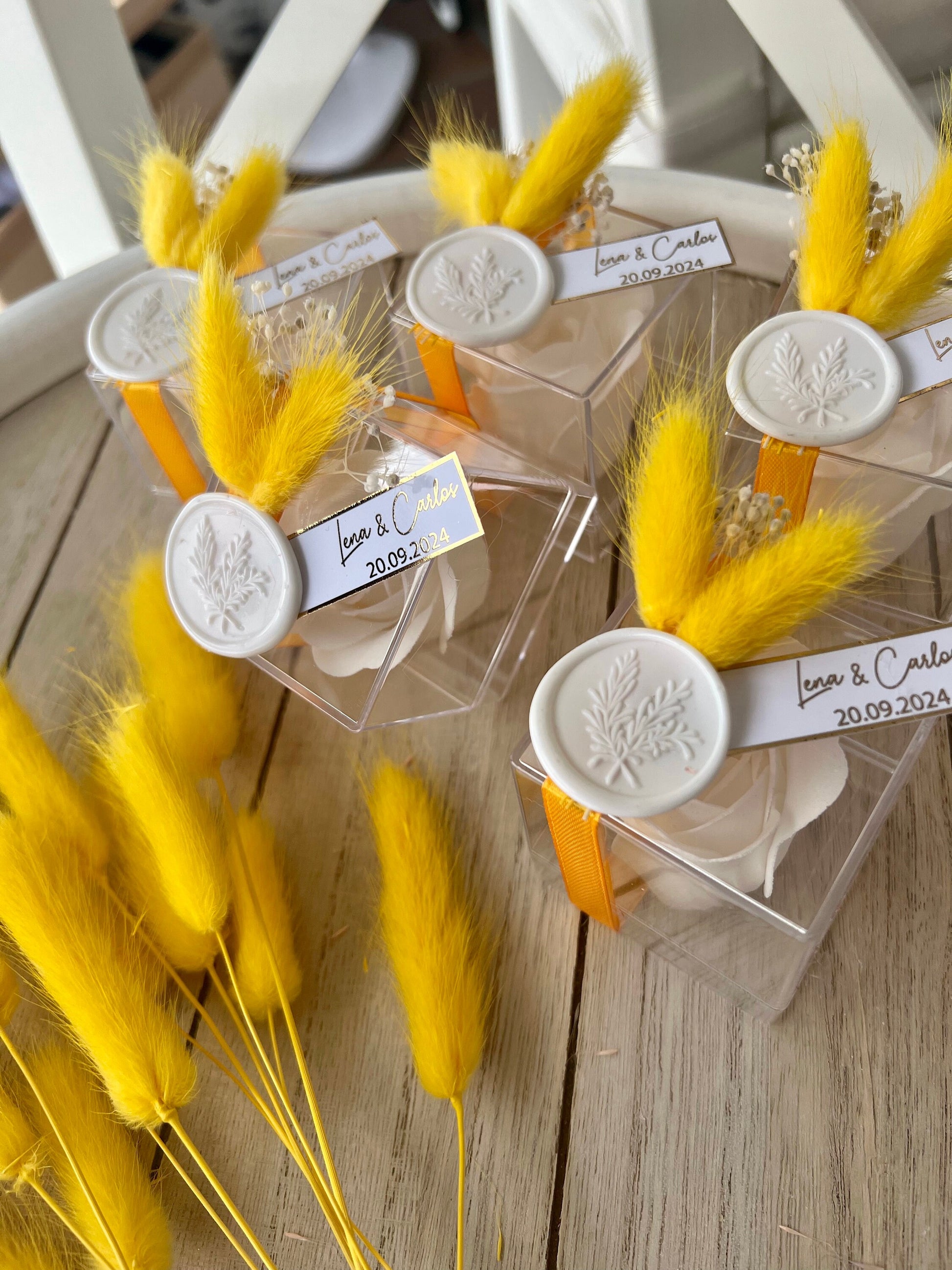 Gastgeschenk Rosenbox Rosenseife personalisiert - Hochzeit Verlobung Kommunion Taufe - Sommerliche Hochzeitsdeko mit gelben Akzenten