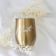 Thermobecher Weinbecher in Gold personalisiert mit Namen - Strohhalmöffnung - edel luxuriös und minimalistisch - JGA, Geschenk Frauen