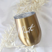 Thermobecher Weinbecher in Gold personalisiert mit Namen - Strohhalmöffnung - edel luxuriös und minimalistisch - JGA, Geschenk Frauen