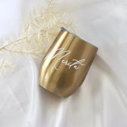 Thermobecher Weinbecher in Gold personalisiert mit Namen - Strohhalmöffnung - edel luxuriös und minimalistisch - JGA, Geschenk Frauen