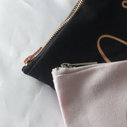 Personalisierte Kosmetiktasche mit Satin Innenfutter - In Schwarz oder Rosa möglich