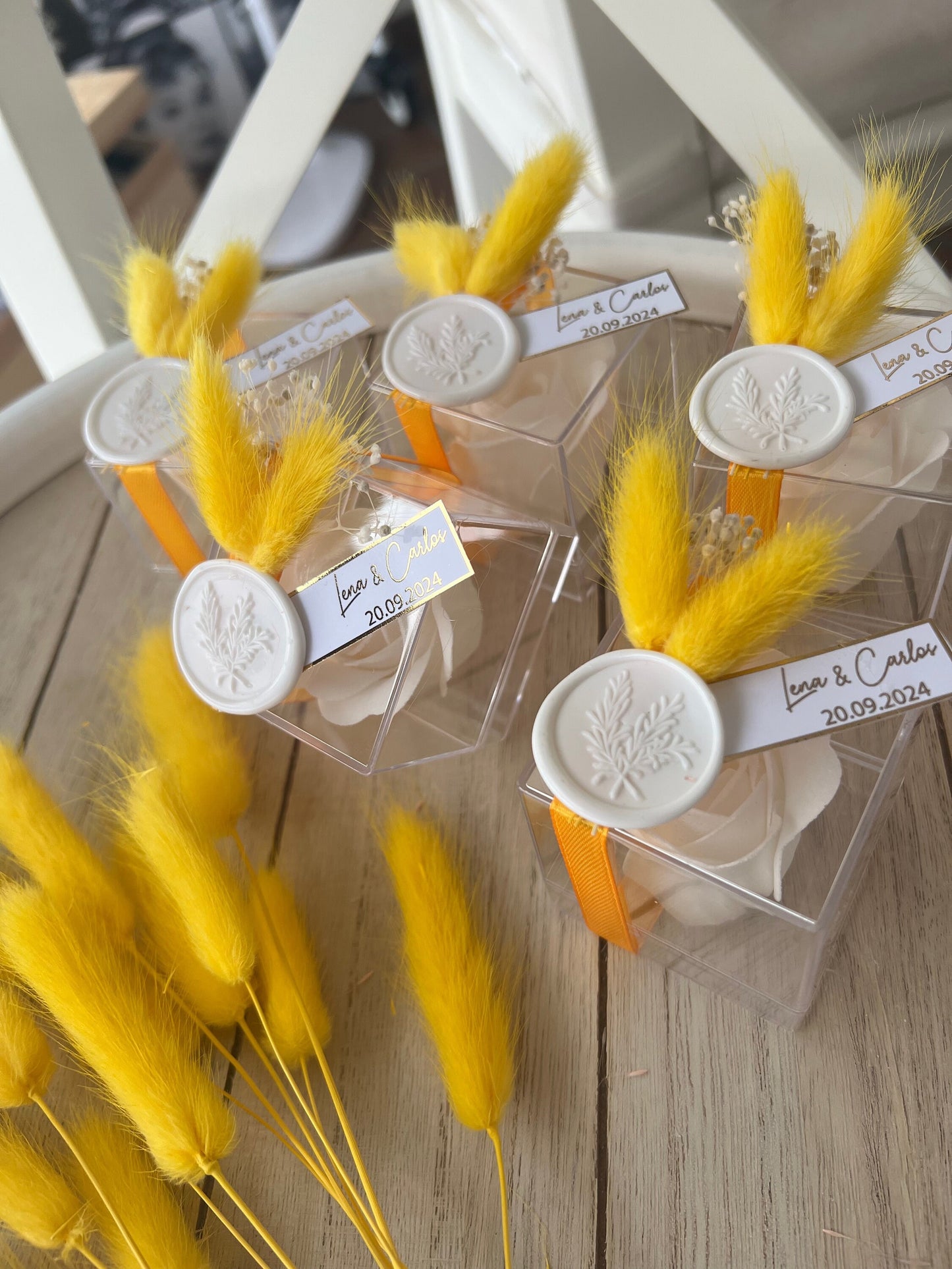 Gastgeschenk Rosenbox Rosenseife personalisiert - Hochzeit Verlobung Kommunion Taufe - Sommerliche Hochzeitsdeko mit gelben Akzenten