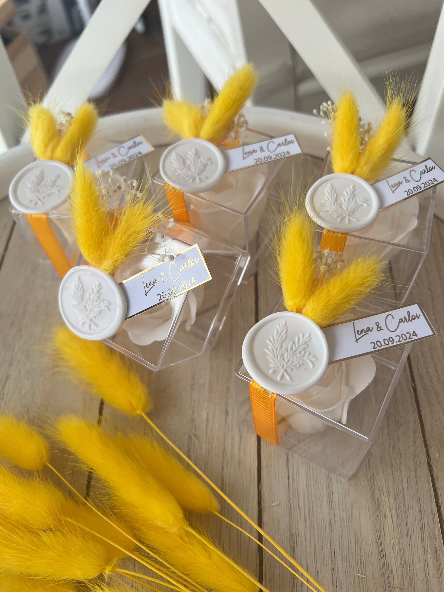 Gastgeschenk Rosenbox Rosenseife personalisiert - Hochzeit Verlobung Kommunion Taufe - Sommerliche Hochzeitsdeko mit gelben Akzenten