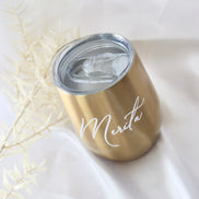 Thermobecher Weinbecher in Gold personalisiert mit Namen - Strohhalmöffnung - edel luxuriös und minimalistisch - JGA, Geschenk Frauen