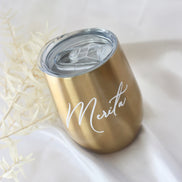 Thermobecher Weinbecher in Gold personalisiert mit Namen - Strohhalmöffnung - edel luxuriös und minimalistisch - JGA, Geschenk Frauen