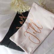 Personalisierte Kosmetiktasche mit Satin Innenfutter - In Schwarz oder Rosa möglich