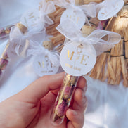 Gastgeschenk Hochzeit Verlobung - Reagenzglas mit getrockneten Rosenknospen & Blattgold 