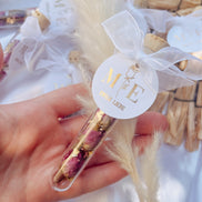Gastgeschenk Hochzeit Verlobung - Reagenzglas mit getrockneten Rosenknospen & Blattgold 
