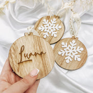 Weihnachtskugel personalisiert mit Gravur & 3D Schneeflocke | Christbaumkugel | Gastgeschenk | verschiedene Farben | 8cm groß | bruchsicher