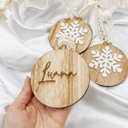 Weihnachtskugel personalisiert mit Gravur & 3D Schneeflocke | Christbaumkugel | Gastgeschenk | verschiedene Farben | 8cm groß | bruchsicher