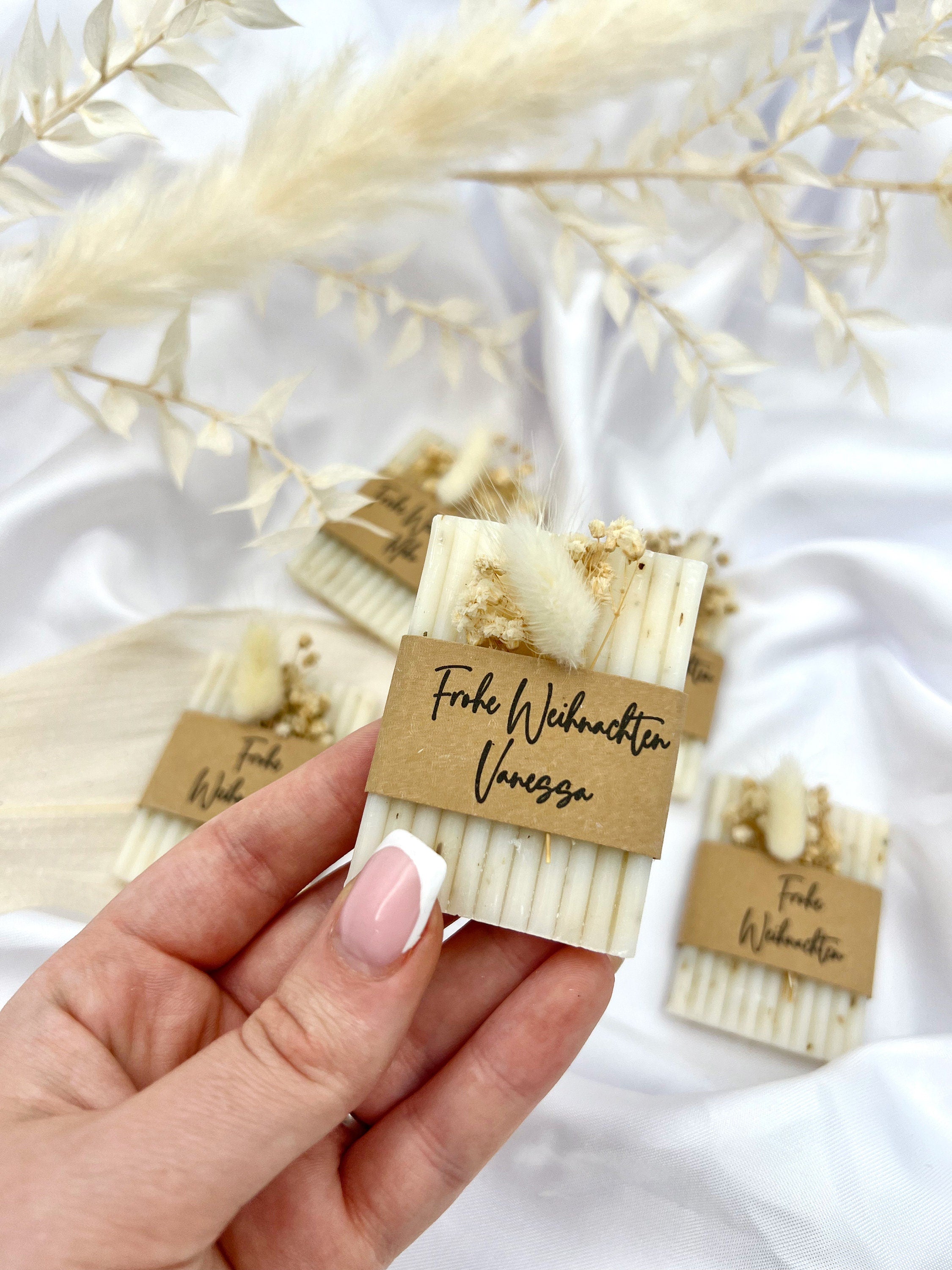 Gastgeschenk Weihnachten Lavendelseife mit Trockenblumen und Wunschaufschrift Seifengeschenk Werbegeschenk Firmenfeier Wichtelgeschenk