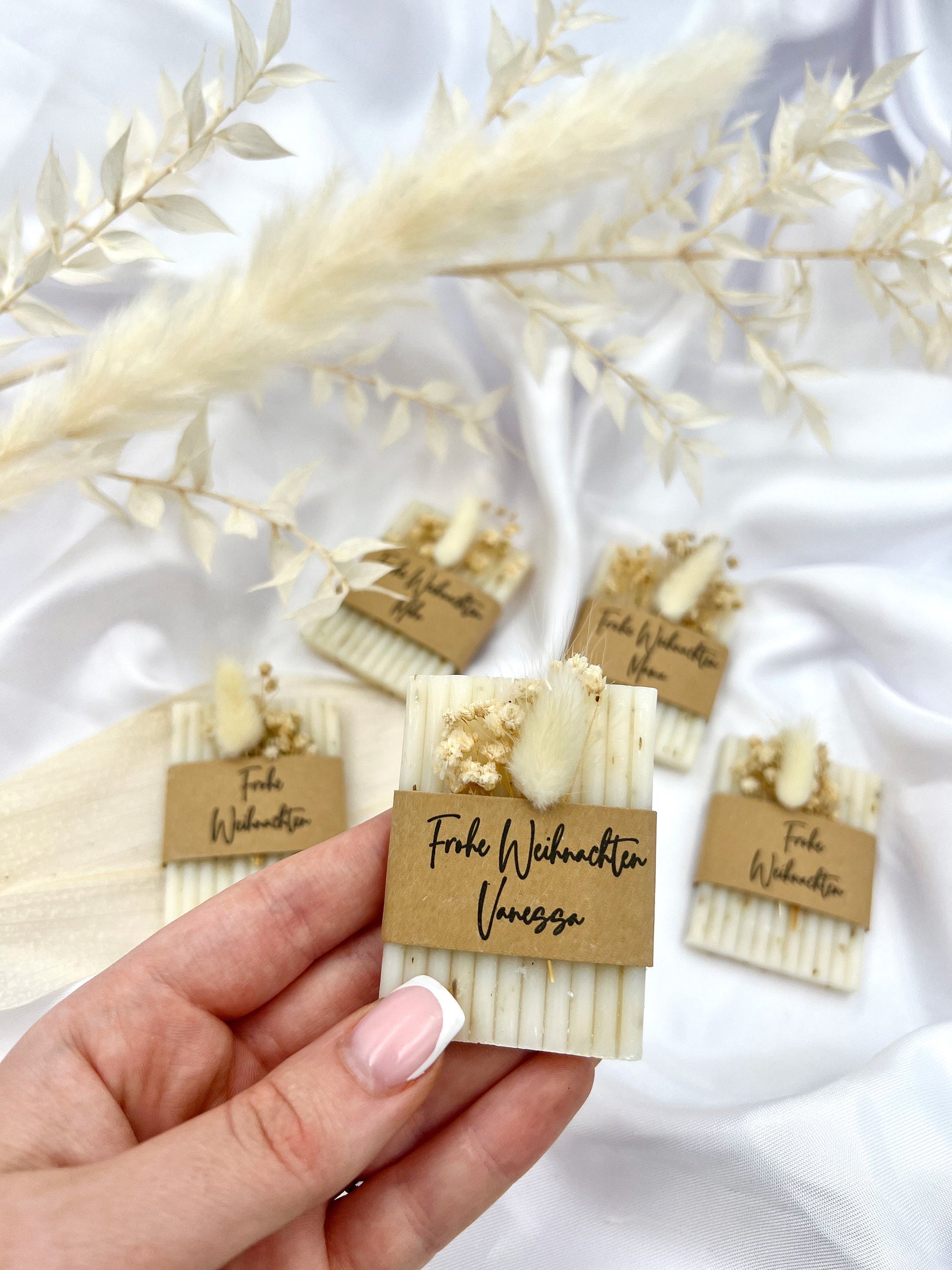Gastgeschenk Weihnachten Lavendelseife mit Trockenblumen und Wunschaufschrift Seifengeschenk Werbegeschenk Firmenfeier Wichtelgeschenk