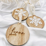 Weihnachtskugel personalisiert mit Gravur & 3D Schneeflocke | Christbaumkugel | Gastgeschenk | verschiedene Farben | 8cm groß | bruchsicher