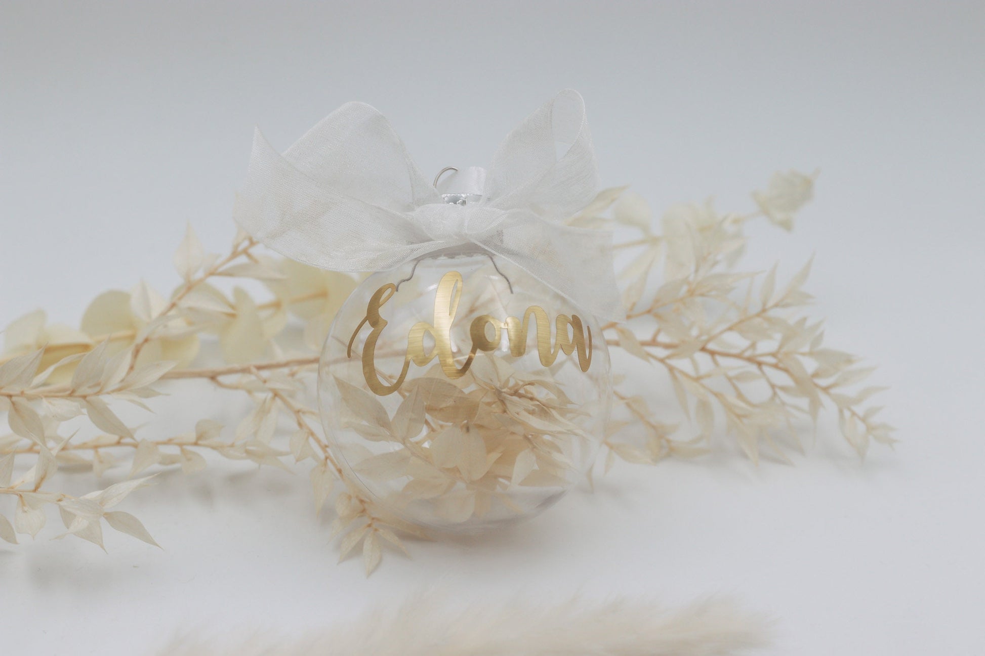 Weihnachtskugel mit Ruscus gefüllt & personalisiert | Christbaumkugel | Gastgeschenk | verschiedene Farben | 8cm groß | bruchsicher